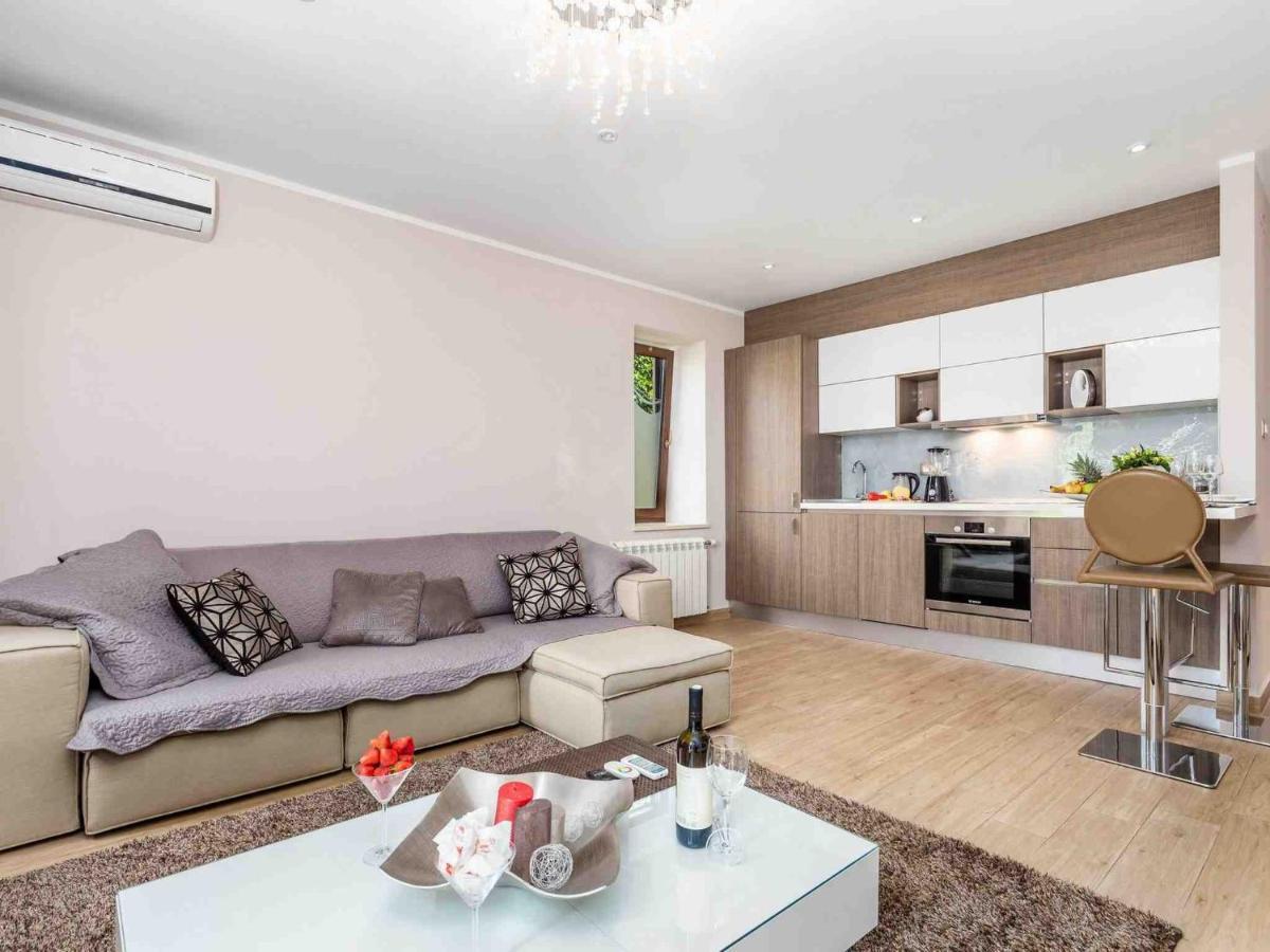 Srok Apartments With Pool Kastav Εξωτερικό φωτογραφία